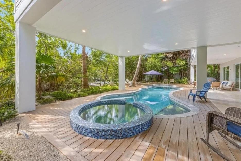 A Shore Thing: On Canal! Pool Spa! Rooftop Deck by Anna Maria Life Vacation Rentals House in Anna Maria Island