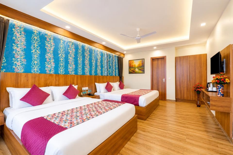 Communal lounge/ TV room, Bed, TV and multimedia, Living room, Seating area, Evening entertainment, Bedroom, wardrobe