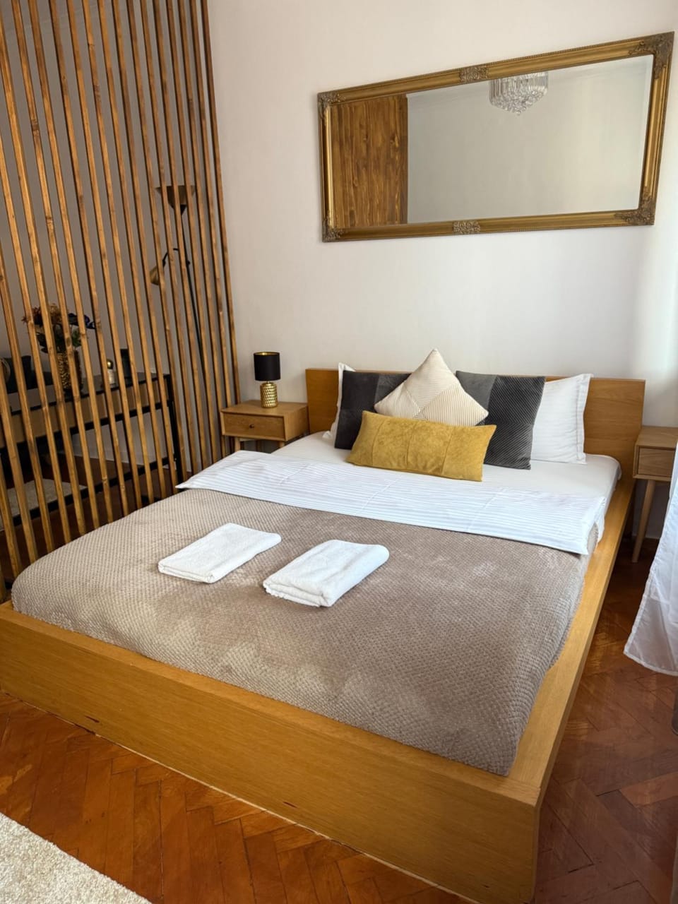 Bed, Photo of the whole room, Bedroom, towels