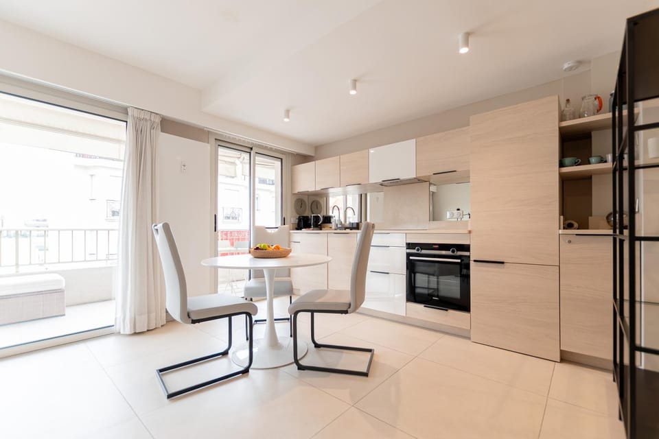 Kitchen or kitchenette, Living room, Seating area, Dining area, dishwasher, minibar, oven, stove, toaster