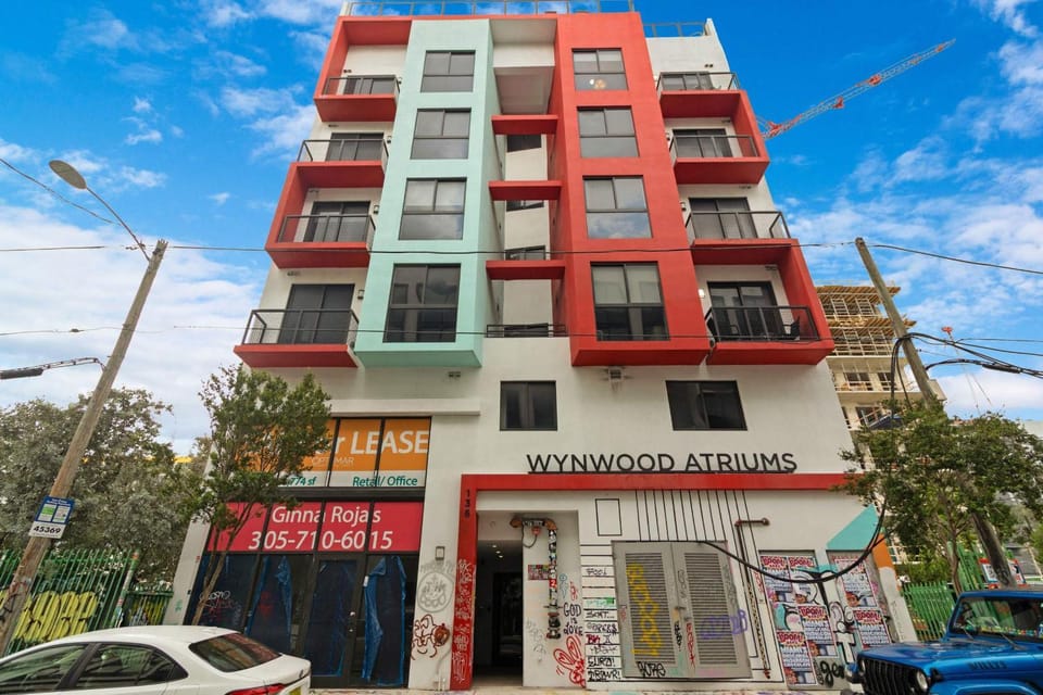 Voy House Wynwood with Rooftop Pool Apartment in Miami
