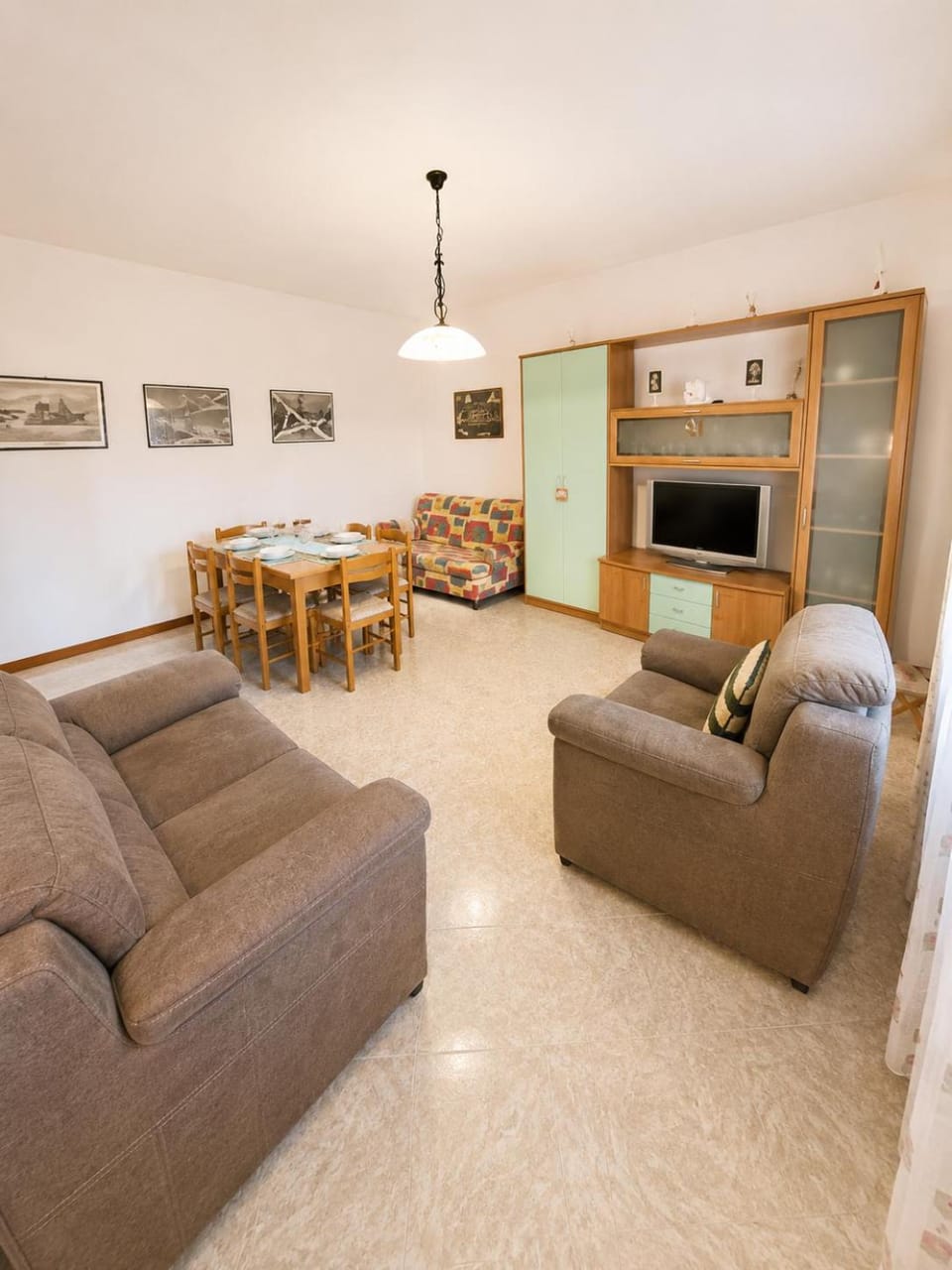 TV and multimedia, Living room, Dining area