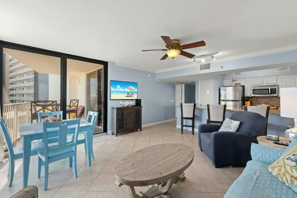 Vibrant condo near the beach Pool Tennis Apartment in Miramar Beach