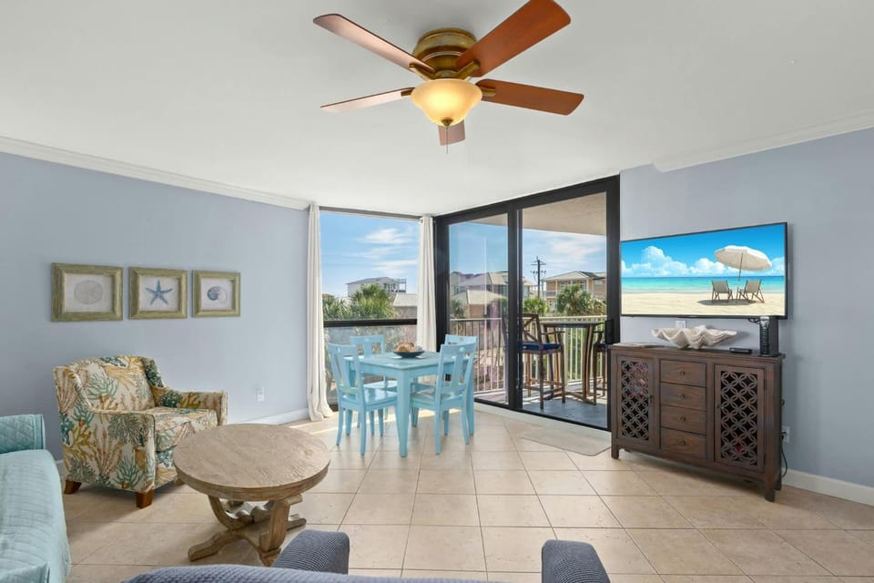 Vibrant condo near the beach Pool Tennis Apartment in Miramar Beach