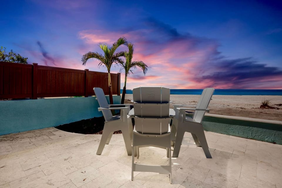 Cottage by the Sea - Gulf Front, On the Beach! by Anna Maria Life Vacation Rentals House in Holmes Beach