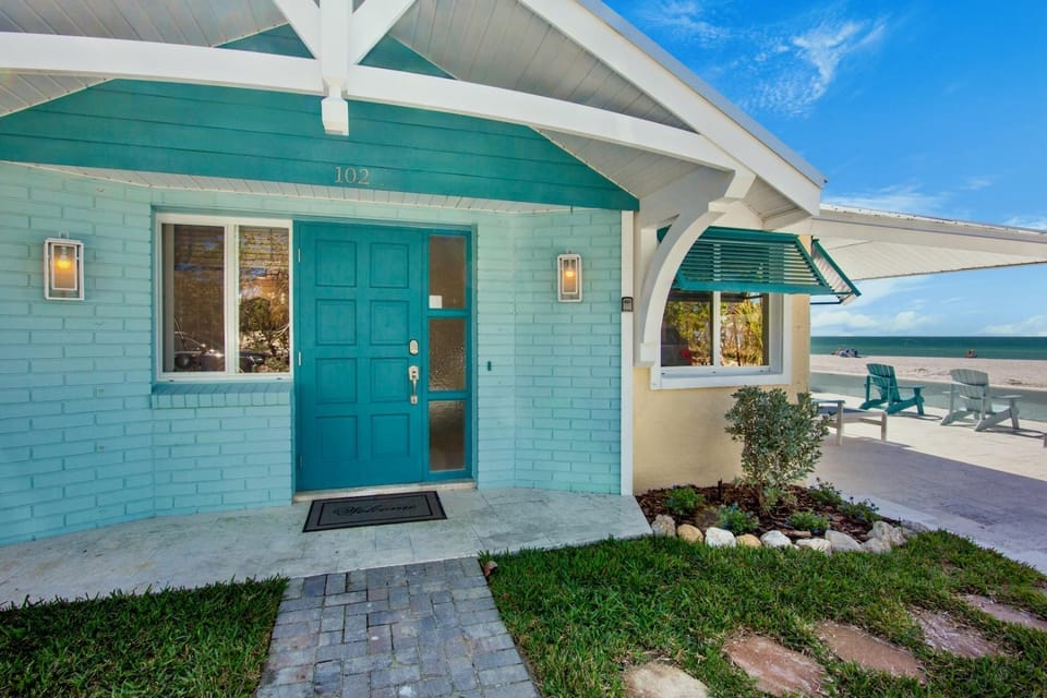 Cottage by the Sea - Gulf Front, On the Beach! by Anna Maria Life Vacation Rentals House in Holmes Beach