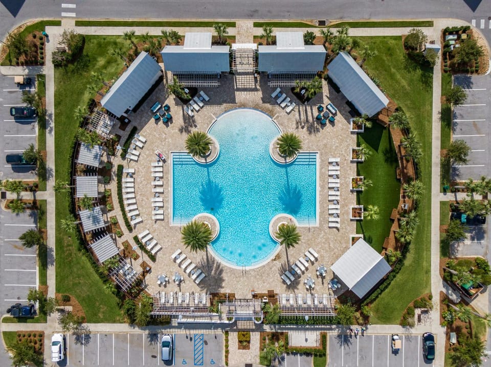 Bird's eye view, Swimming pool