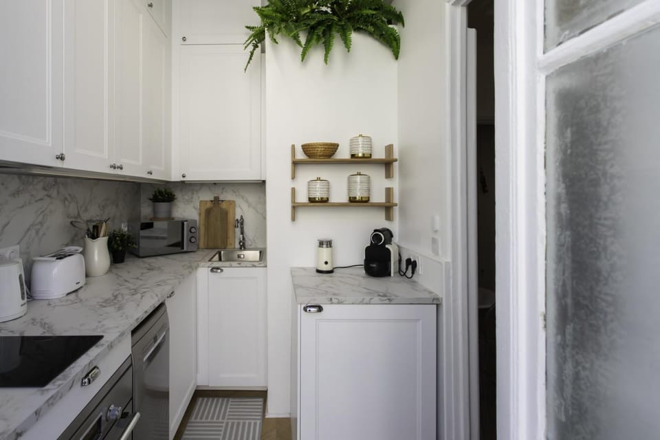 Coffee/tea facilities, Kitchen or kitchenette, dishwasher, oven, toaster