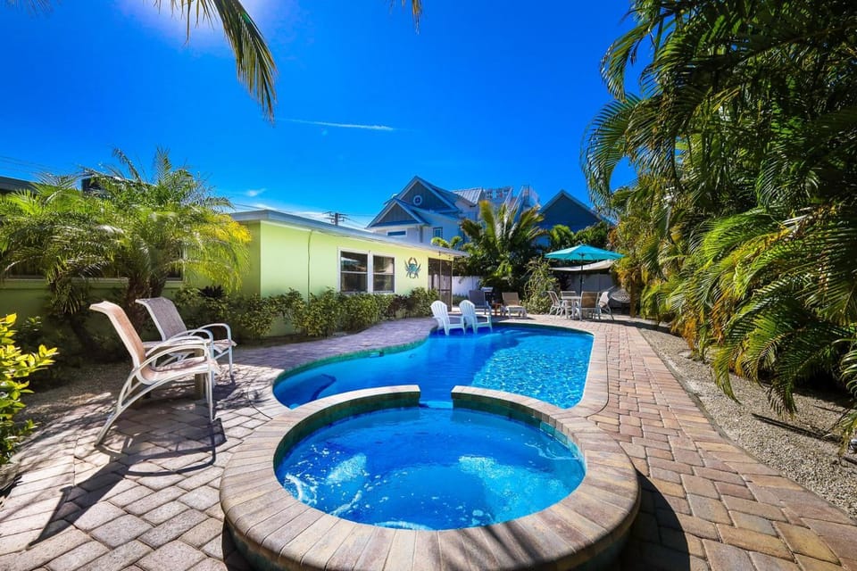 Da Beach House - 2 Blocks to Beach, Pool & Spa by Anna Maria Life Vacation Rentals House in Holmes Beach