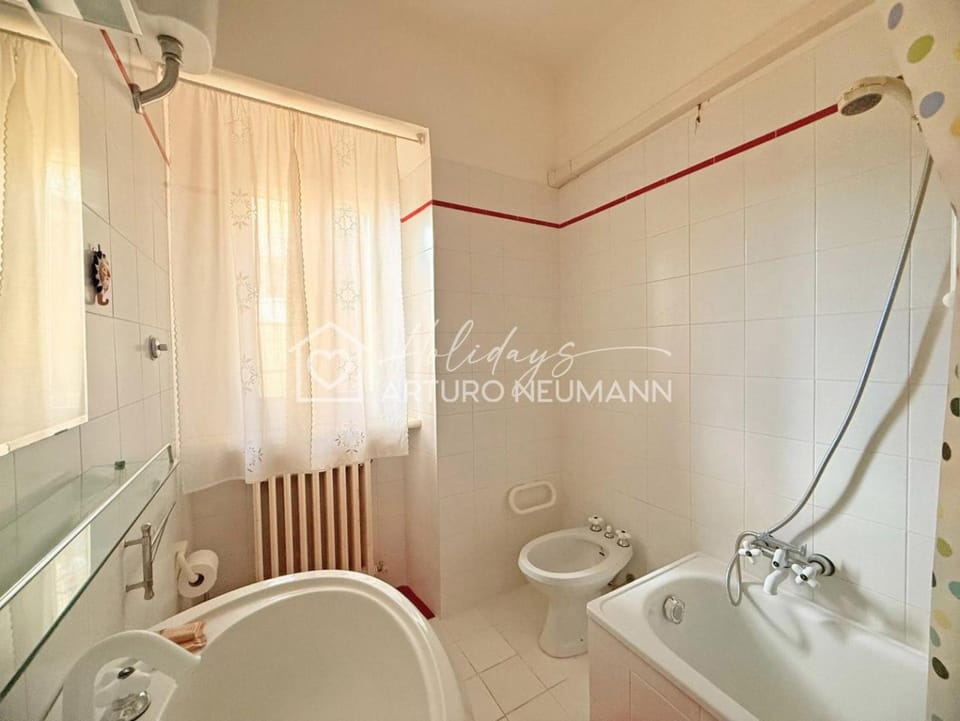 Bathroom, Bath