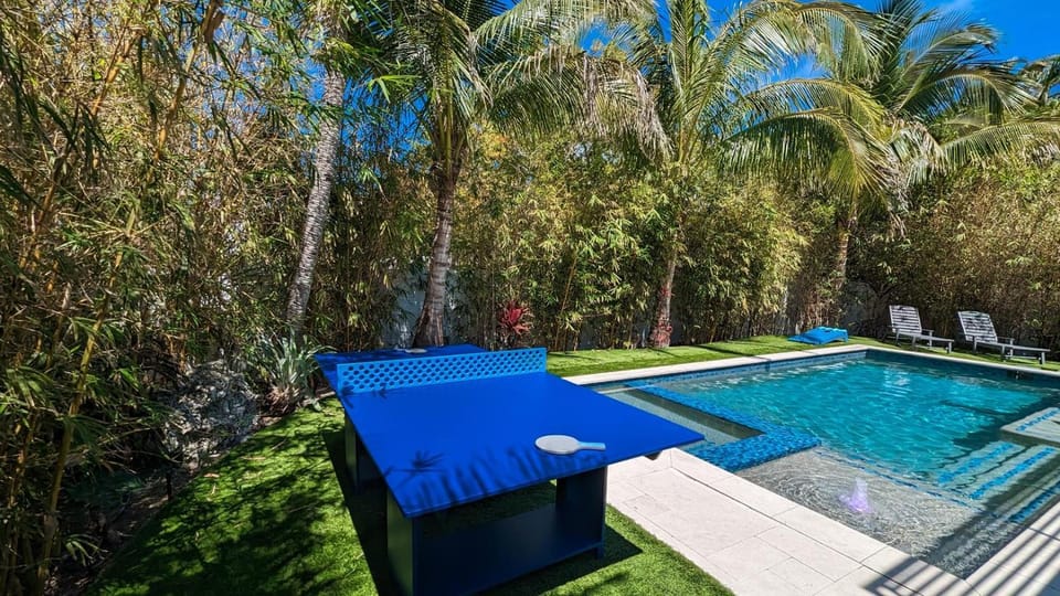 Deja Blu - 1 Block to Beach! Tropical Oasis, Poolside Lounge, Pool & Spa by Anna Maria Life House in Anna Maria Island