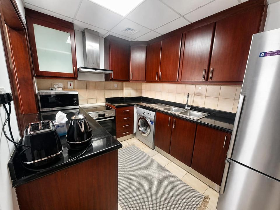 Premium JBR Hostel with Sea View Apartment in Dubai