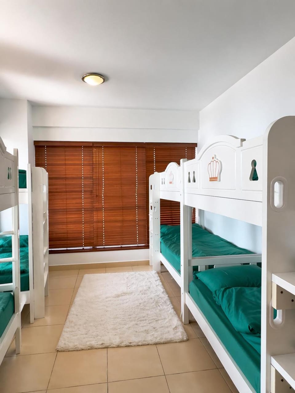 Premium JBR Hostel with Sea View Apartment in Dubai