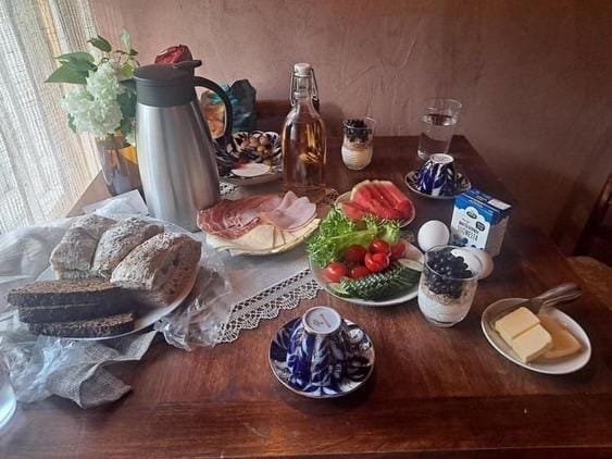 Breakfast, Continental breakfast