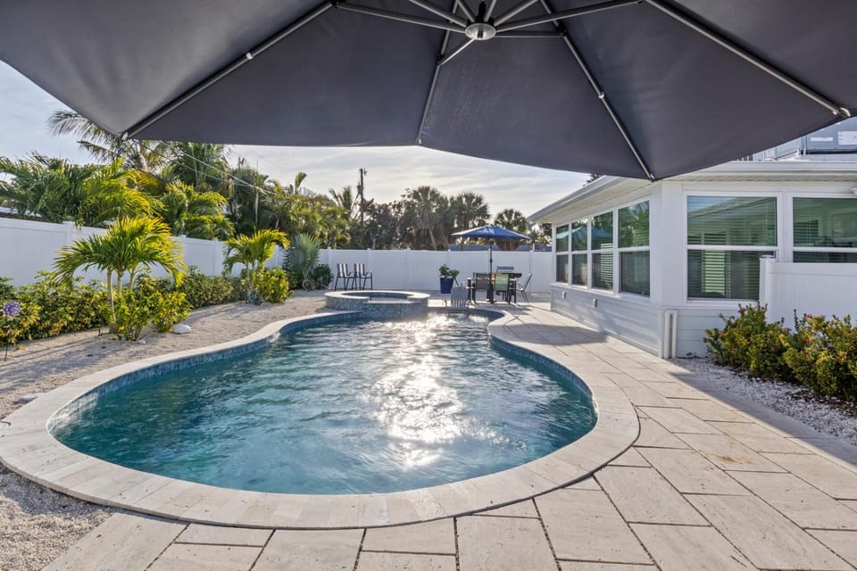 Hart of the Gulf - Dog Friendly by Anna Maria Life Vacation Rentals House in Holmes Beach