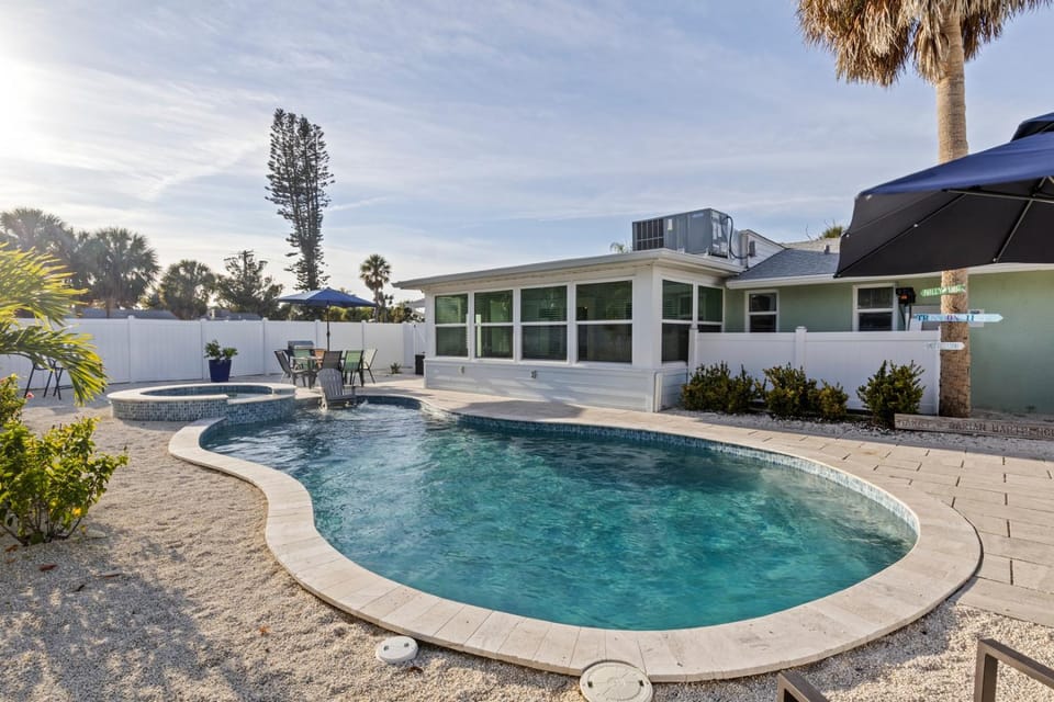 Hart of the Gulf - Dog Friendly by Anna Maria Life Vacation Rentals House in Holmes Beach