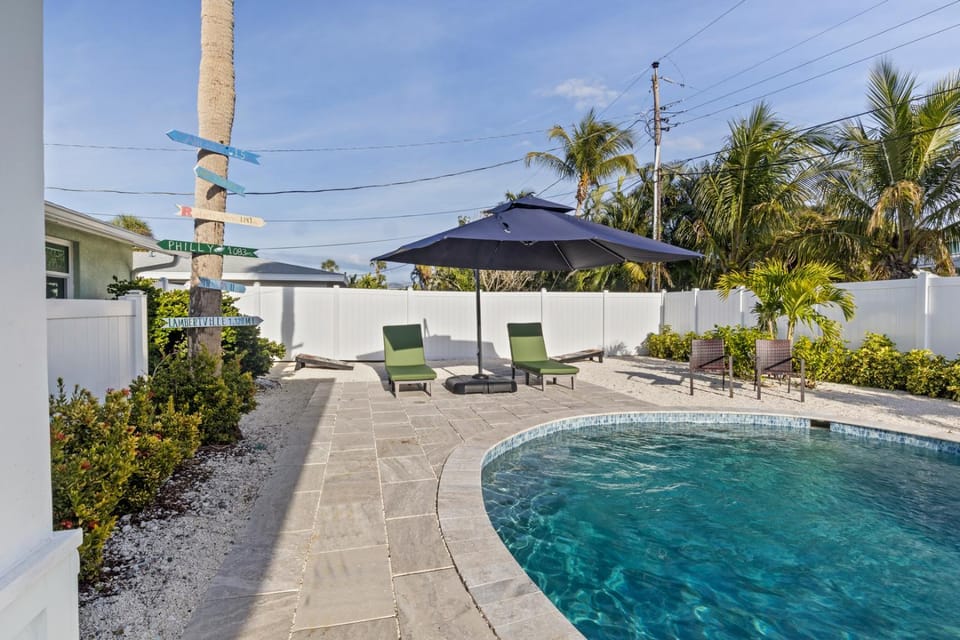 Hart of the Gulf - Dog Friendly by Anna Maria Life Vacation Rentals House in Holmes Beach