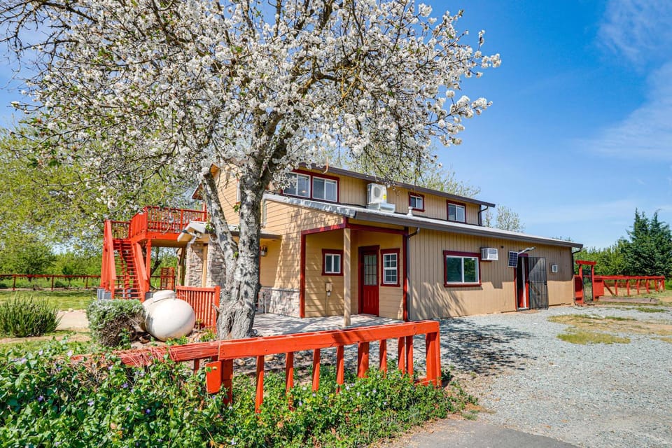 On Orchard! Peaceful Countryside Retreat in Galt Apartment in San Francisco Bay Area