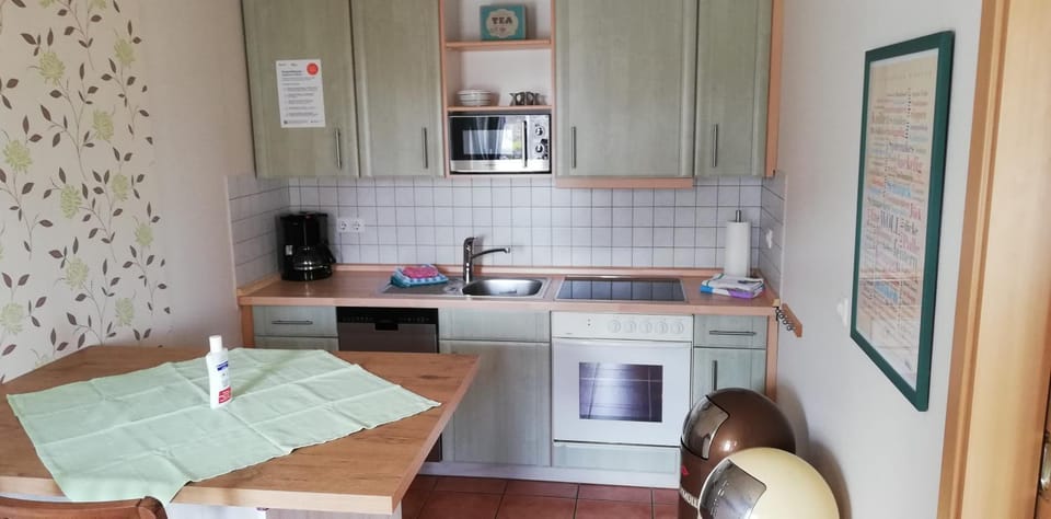 Kitchen or kitchenette, kitchen, kitchen