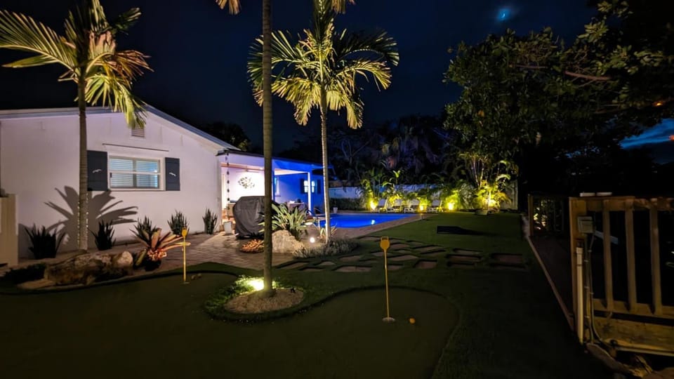 Island Therapy - Pool, Canal, Dock, Outdoor Fun & Games! House in Anna Maria Island