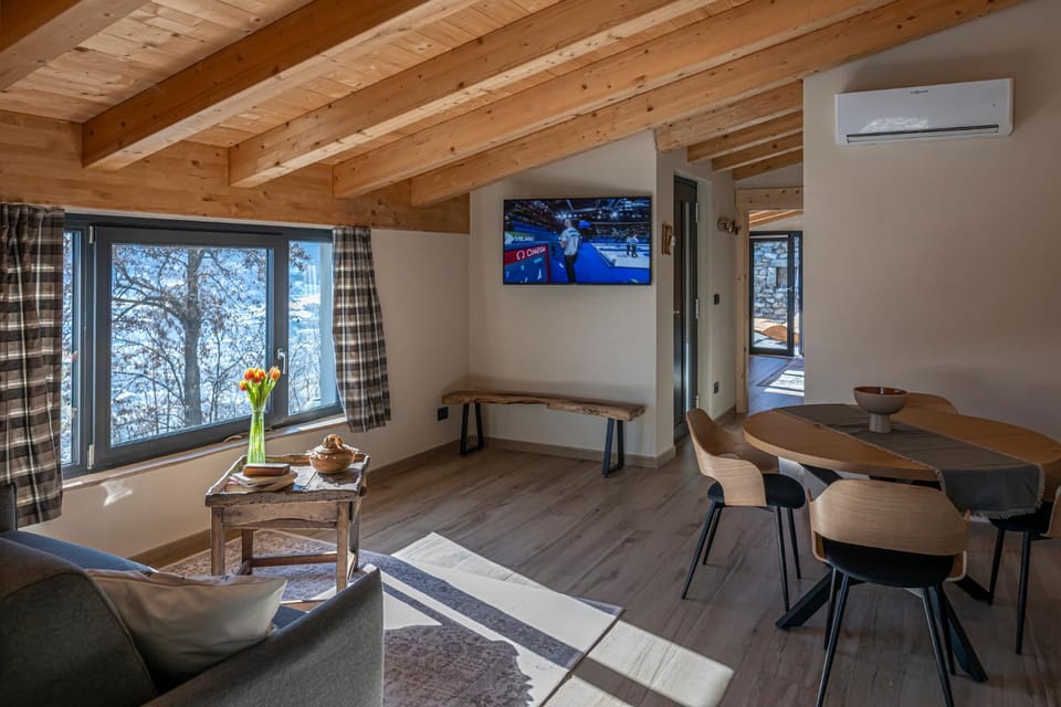 Communal lounge/ TV room, Living room