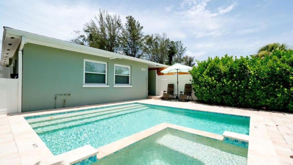 Island Delight by Anna Maria Life Vacation Rentals House in Holmes Beach