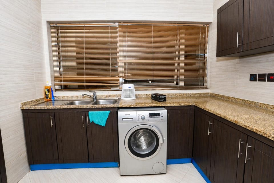 Luxury Burjuman Hostel Near Burjuman Metro station Apartment in Dubai