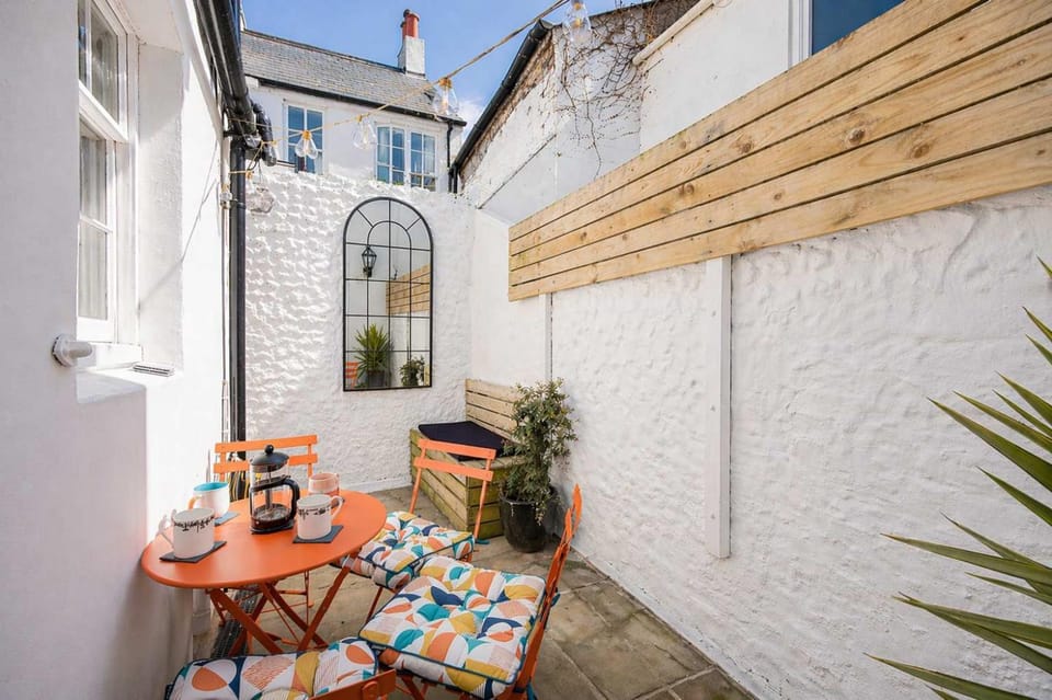 Stylish Central Cottage with Sunny Patio House in Hove