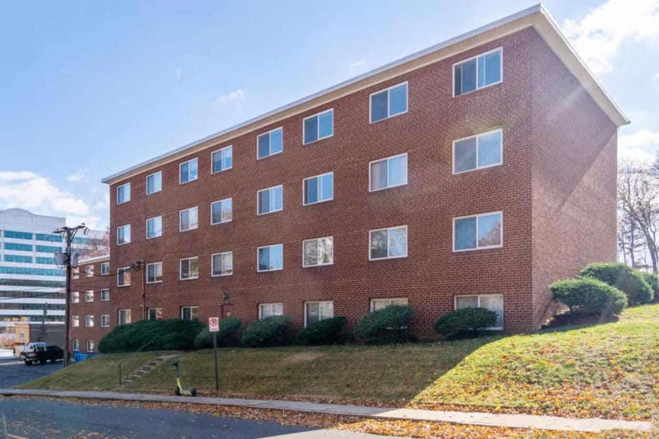 Family Suite 5 min to DCA Free Parking House in Crystal City