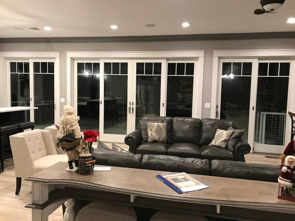 Villa 2 -Luxury 5 BDRM 5 Bath on Lake Winni Meredith Bay House in Meredith