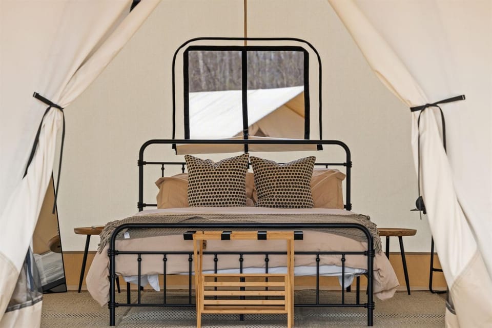 Lakeside Glamping with Free Kayaks & Fishing Luxury tent in Florida