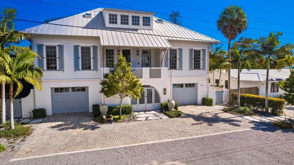 Kingfish House - Luxury Canal Home, Boat Dock, Pool, Spa by Anna Maria Life Vacation Rentals House in Holmes Beach