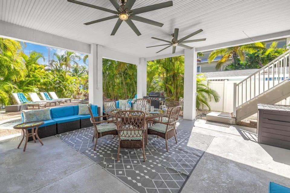 La Coconut - 1 Block to Beach! Dog Friendly! Ping Pong & Foosball, Heated Pool by Anna Maria Life House in Holmes Beach