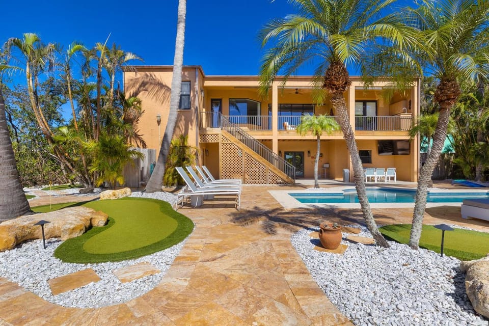 La Hacienda - Dock on Canal, Full Game Room, Pool House in Anna Maria Island