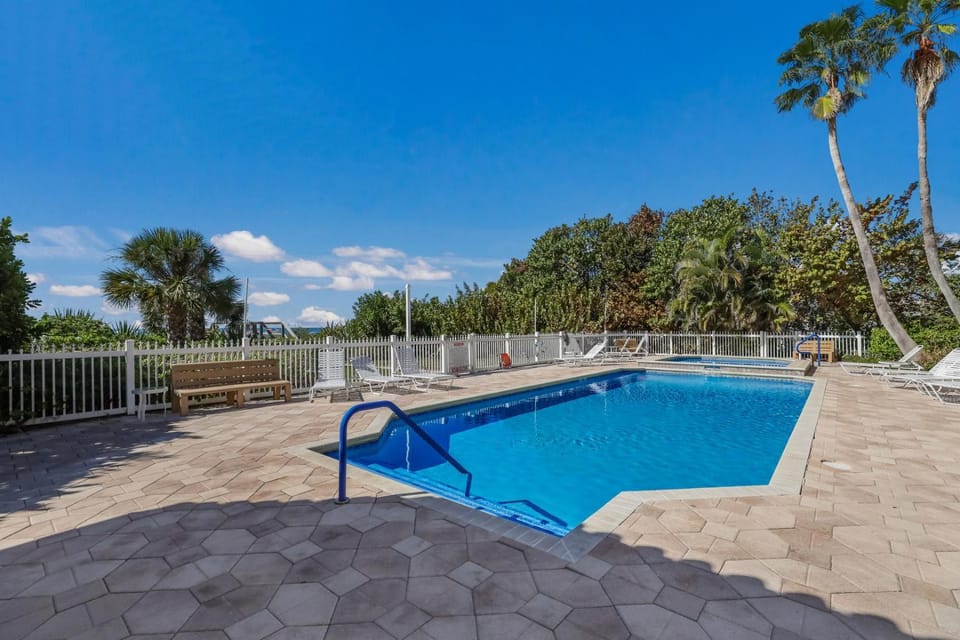 La Plage - Gulf Views! Heated Pool & Spa! Elevator by Anna Maria Life Vacation Rentals House in Holmes Beach