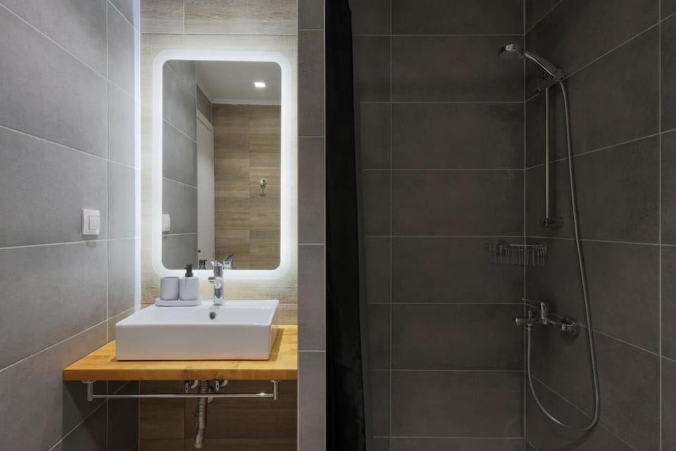 Ancient Agora Wood Living Apartment in Thessaloniki