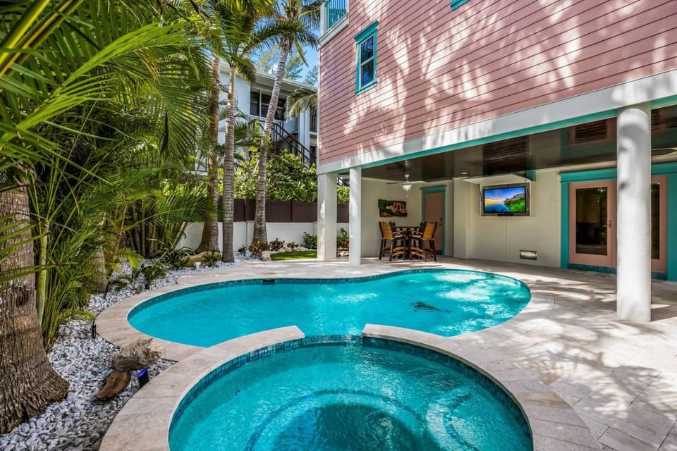 Lazy Loggerhead - Gulf Front! On the Beach! by Anna Maria Life Vacation Rentals House in Holmes Beach