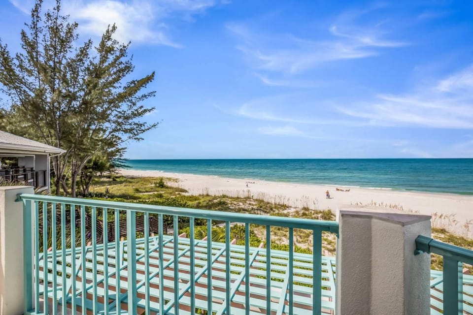 Lazy Loggerhead - Gulf Front! On the Beach! by Anna Maria Life Vacation Rentals House in Holmes Beach