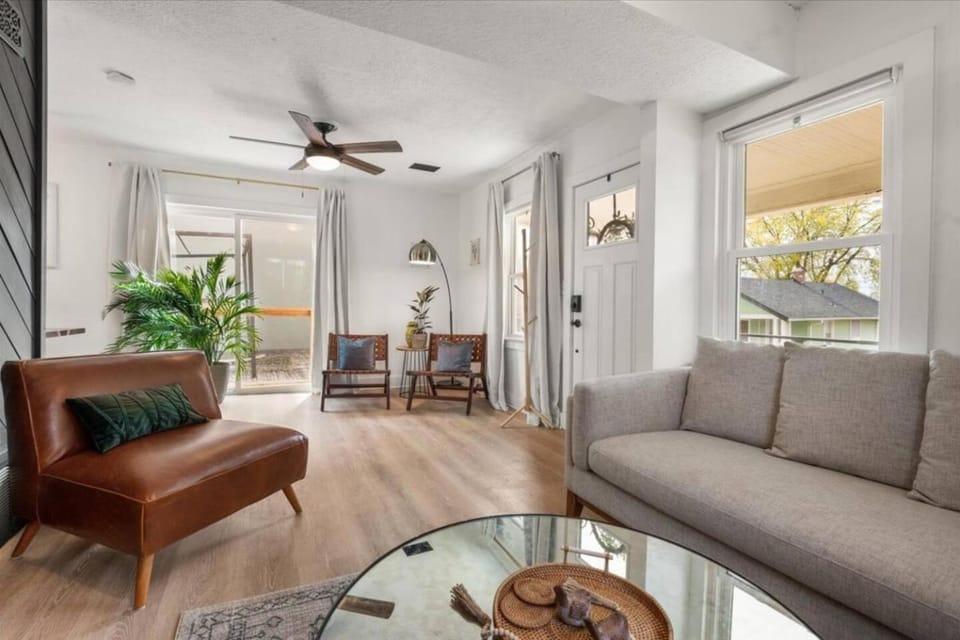 Photo of the whole room, Decorative detail, furniture