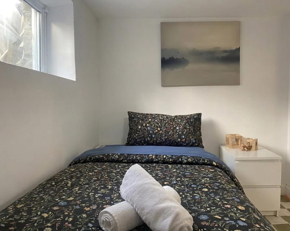 Homey Downtown Private Family Suites Bed and Breakfast in Toronto