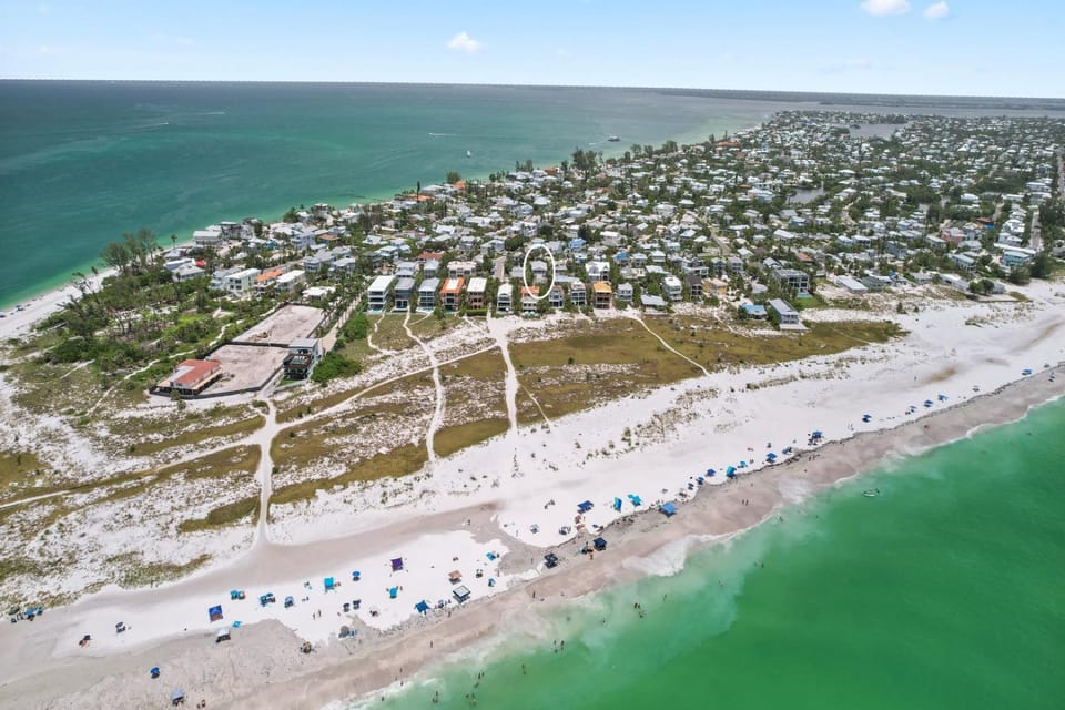 McBean Point - Dog Friendly! Walk to Bean Point! by Anna Maria Life Vacation Rentals House in Anna Maria Island