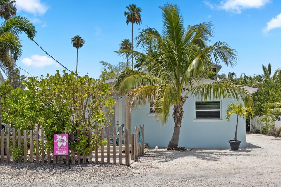 McBean Point - Dog Friendly! Walk to Bean Point! by Anna Maria Life Vacation Rentals House in Anna Maria Island