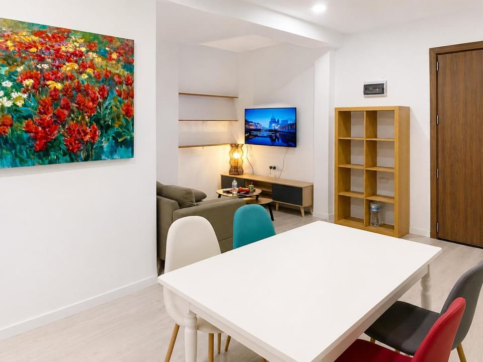 TV and multimedia, Kitchen or kitchenette, Living room, Seating area, Dining area, Evening entertainment