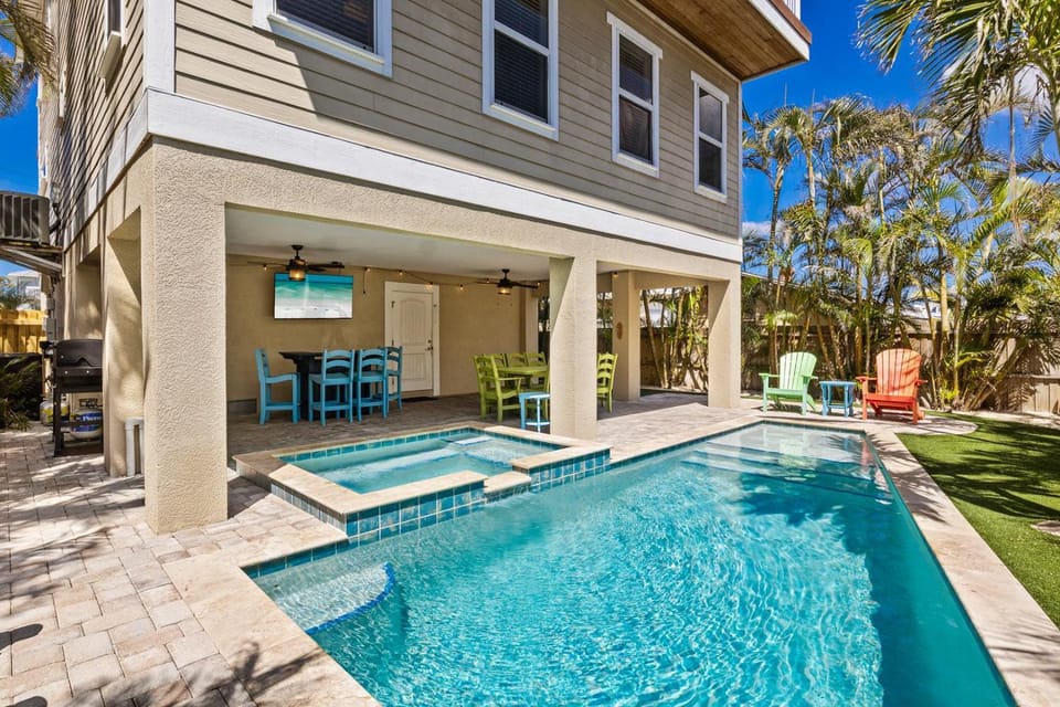 Nautical Tides - 3 Blocks to Beach! Pool Spa! Rooftop Deck by Anna Maria Life Vacation Rentals House in Bradenton Beach