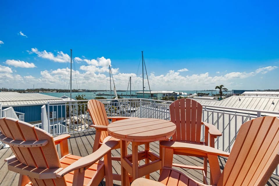 Nautical Tides - 3 Blocks to Beach! Pool Spa! Rooftop Deck by Anna Maria Life Vacation Rentals House in Bradenton Beach