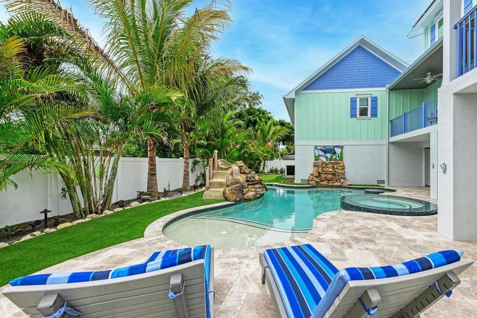 No R-Egrets - 1 Block to Beach! Pool Game Room by Anna Maria Life Vacation Rentals House in Holmes Beach