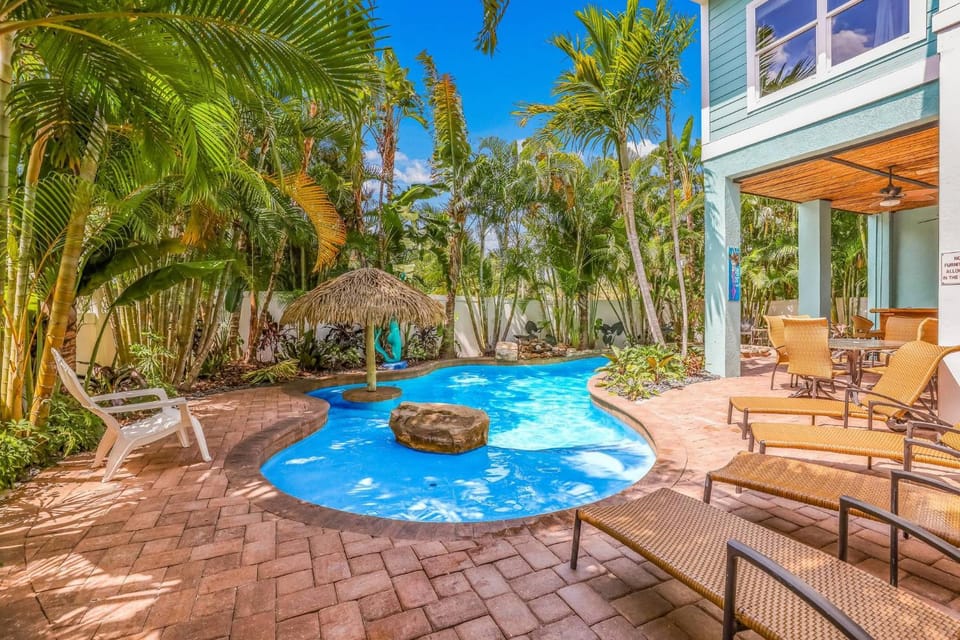 Oceanside Oasis - 50 Steps to Beach! Gulf Views! Pool Spa by Anna Maria Life Vacation Rentals House in Holmes Beach