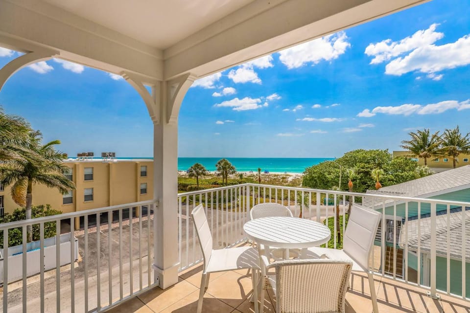 Oceanside Oasis - 50 Steps to Beach! Gulf Views! Pool Spa by Anna Maria Life Vacation Rentals House in Holmes Beach