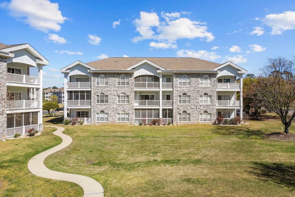 Fairway Breeze Retreat with Pond and Golf Views House in Carolina Forest