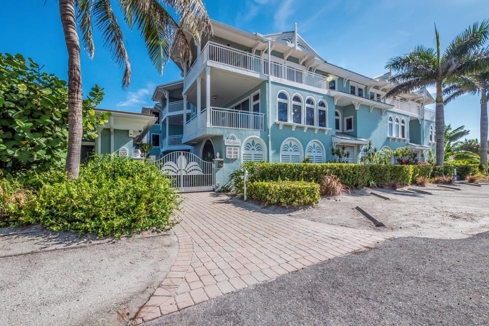 Palm Gables 112 - Gulf Front Condo, Pool, Beach Access by Anna Maria Life Vacation Rentals House in Holmes Beach